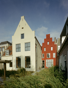 116072 Gezicht op een gedeelte van de achtergevel van het huis Oudegracht 307 te Utrecht.